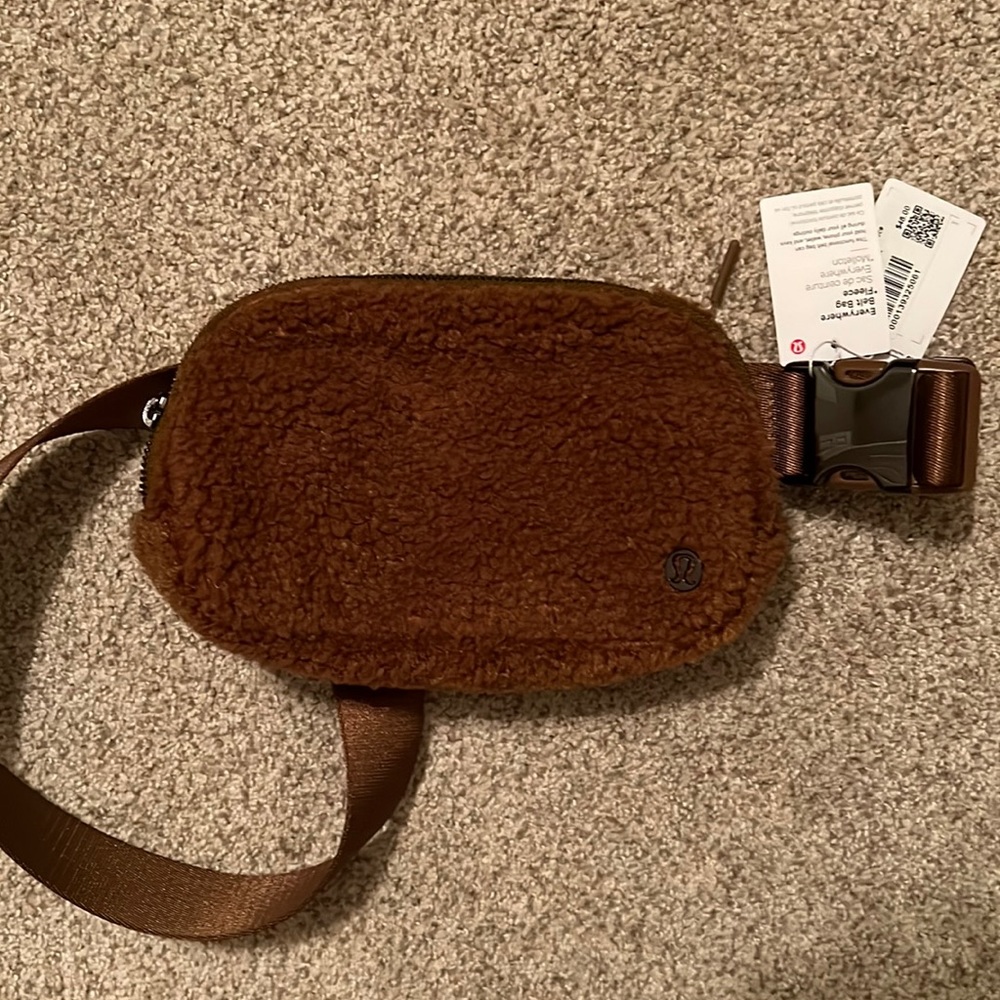 Lululemon Everywhere Belt Bag Fleece